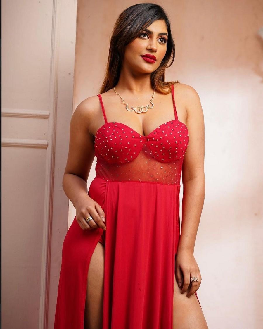 Yashika Aannand 3