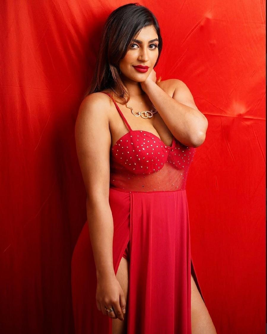 Yashika Aannand 4