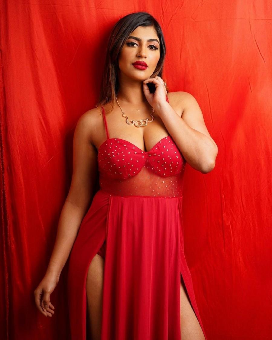 Yashika Aannand 5