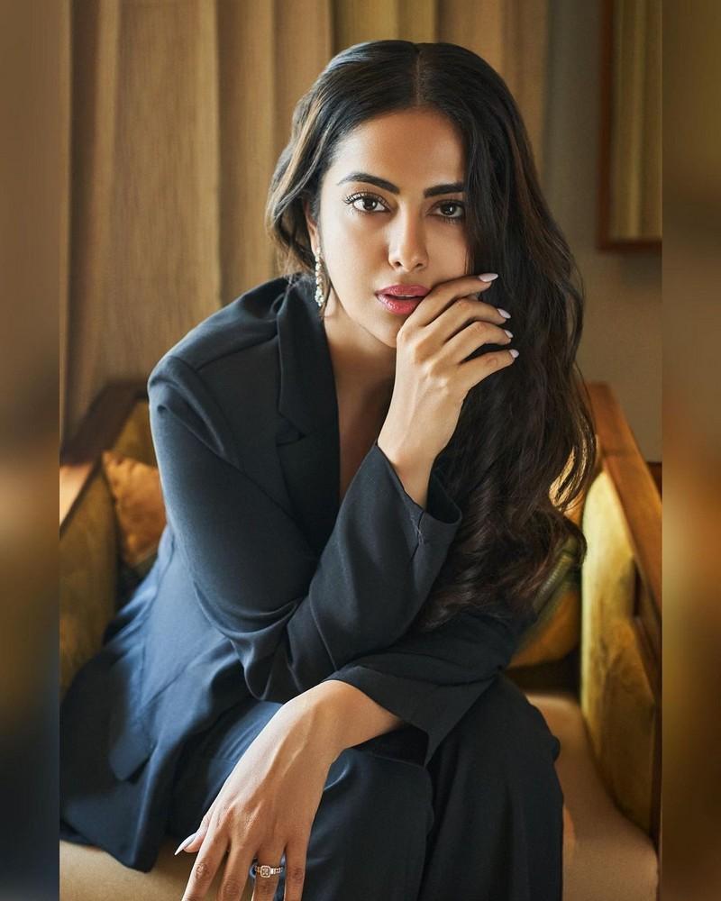 Avika Gor 1