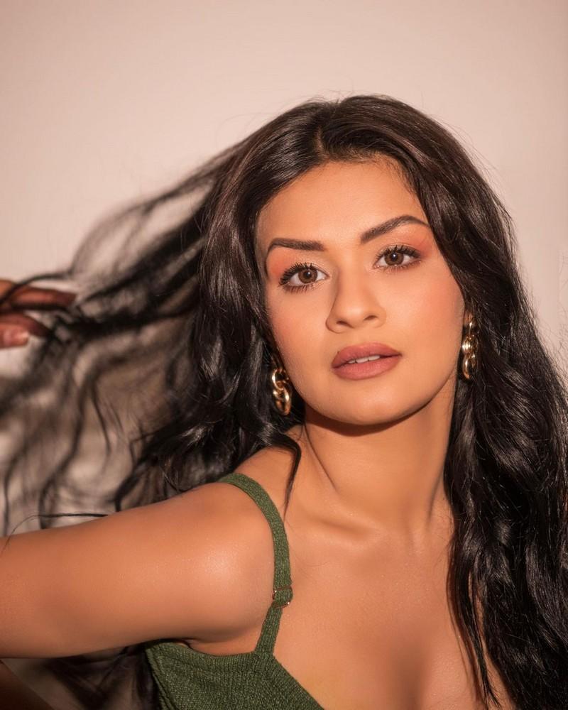 Avneet Kaur 9