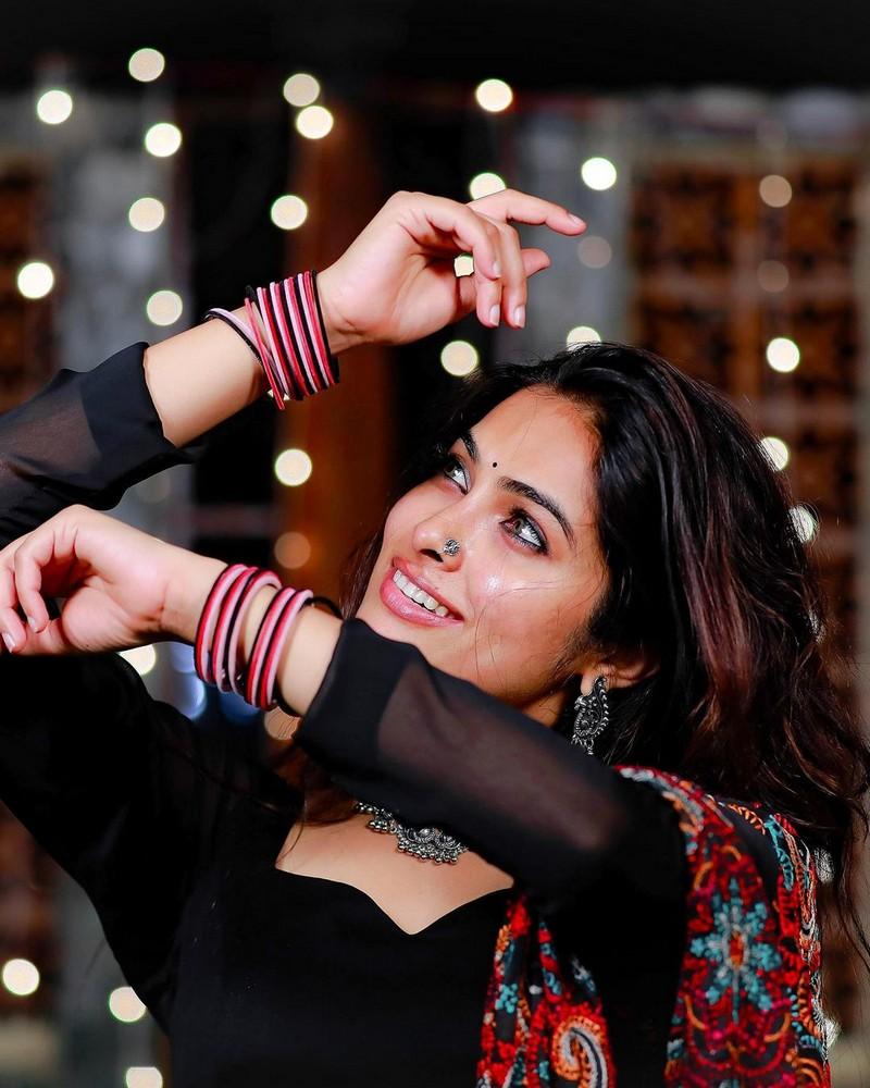 Divi Vadthya 9