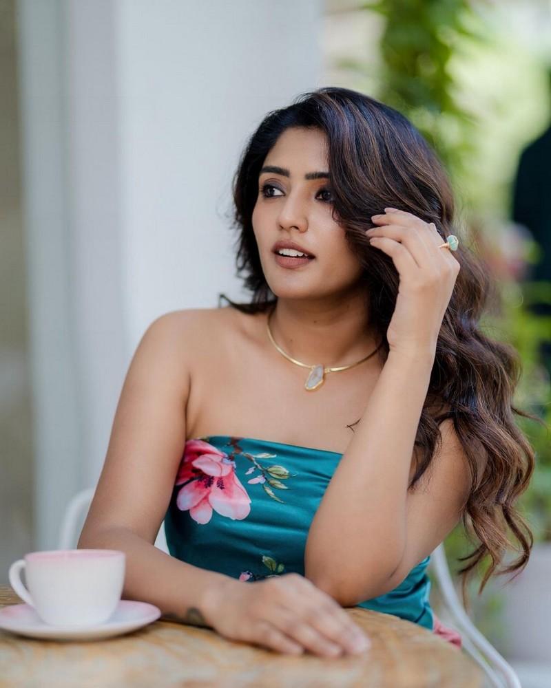 Eesha Rebba 11