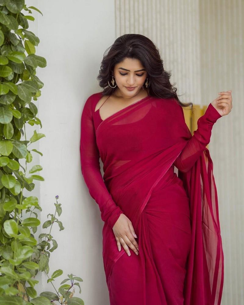 Eesha Rebba 2