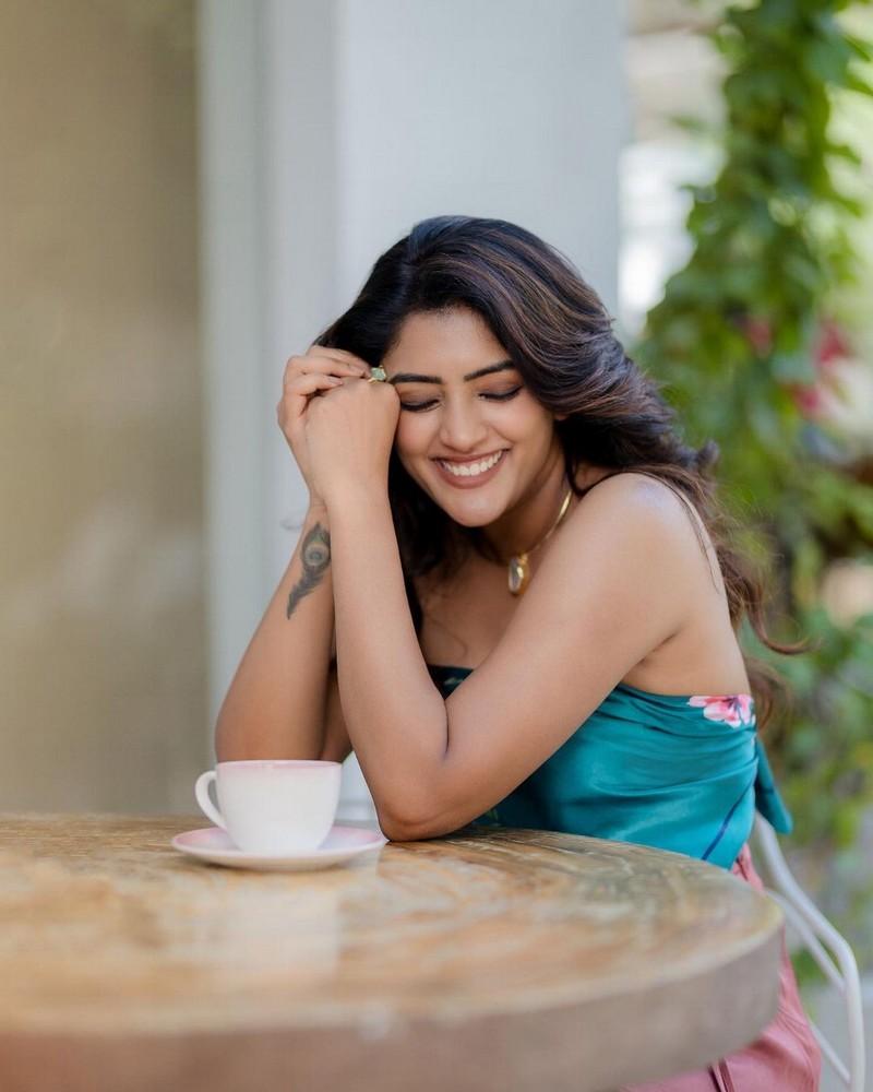Eesha Rebba 7