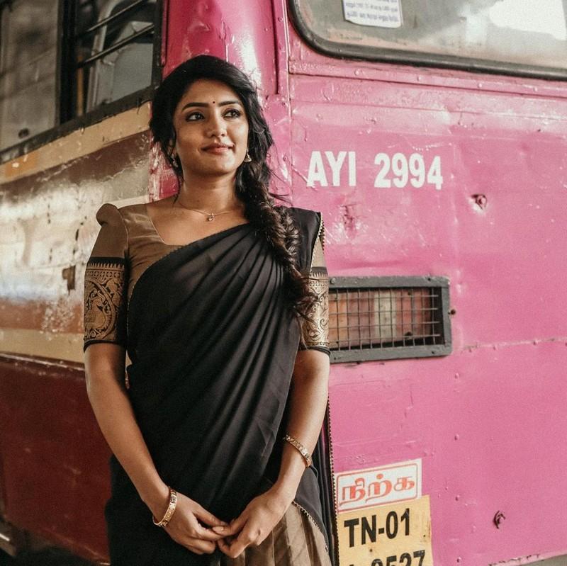 Eesha Rebba 11