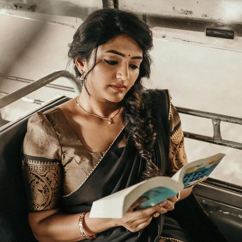 Eesha Rebba 13