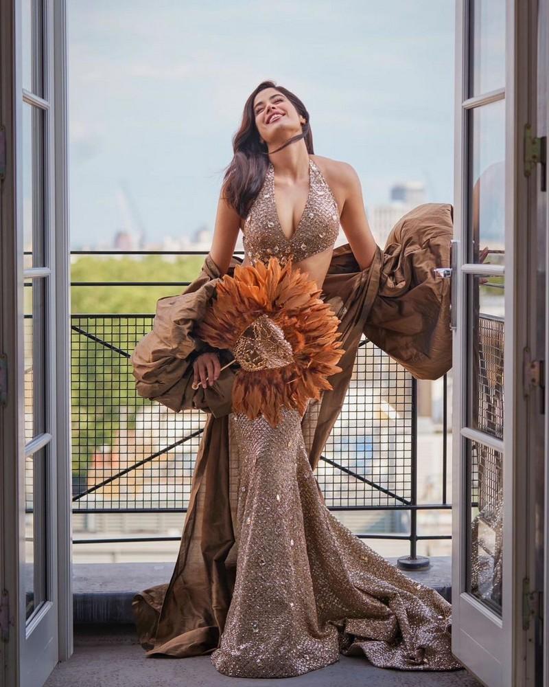 Janhvi Kapoor 8