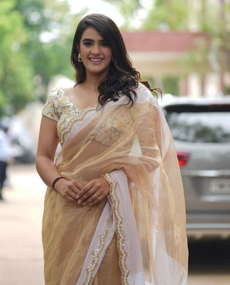 Kavya Thapar 4