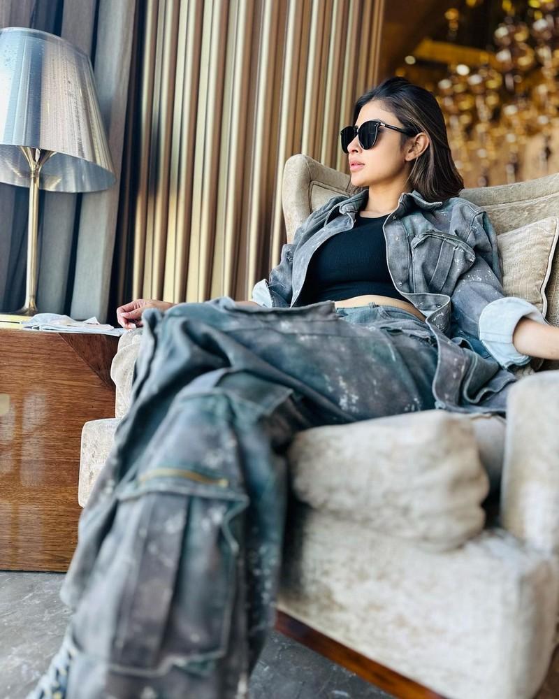 Mouni Roy 12