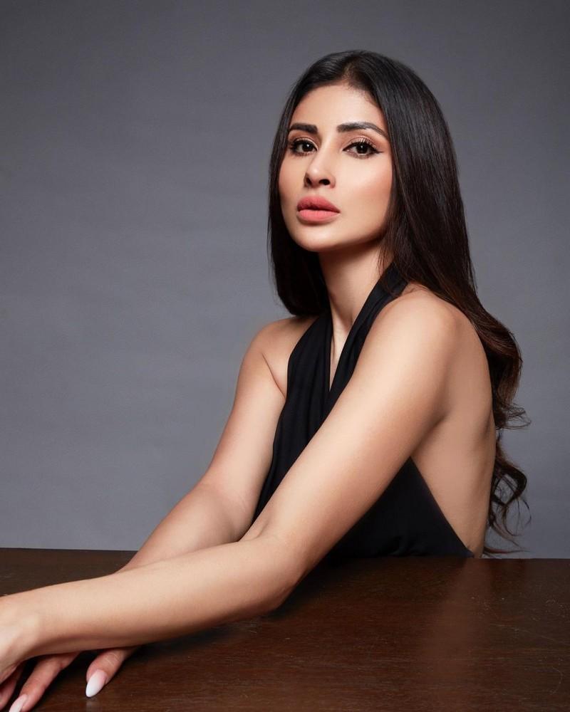 Mouni Roy 3