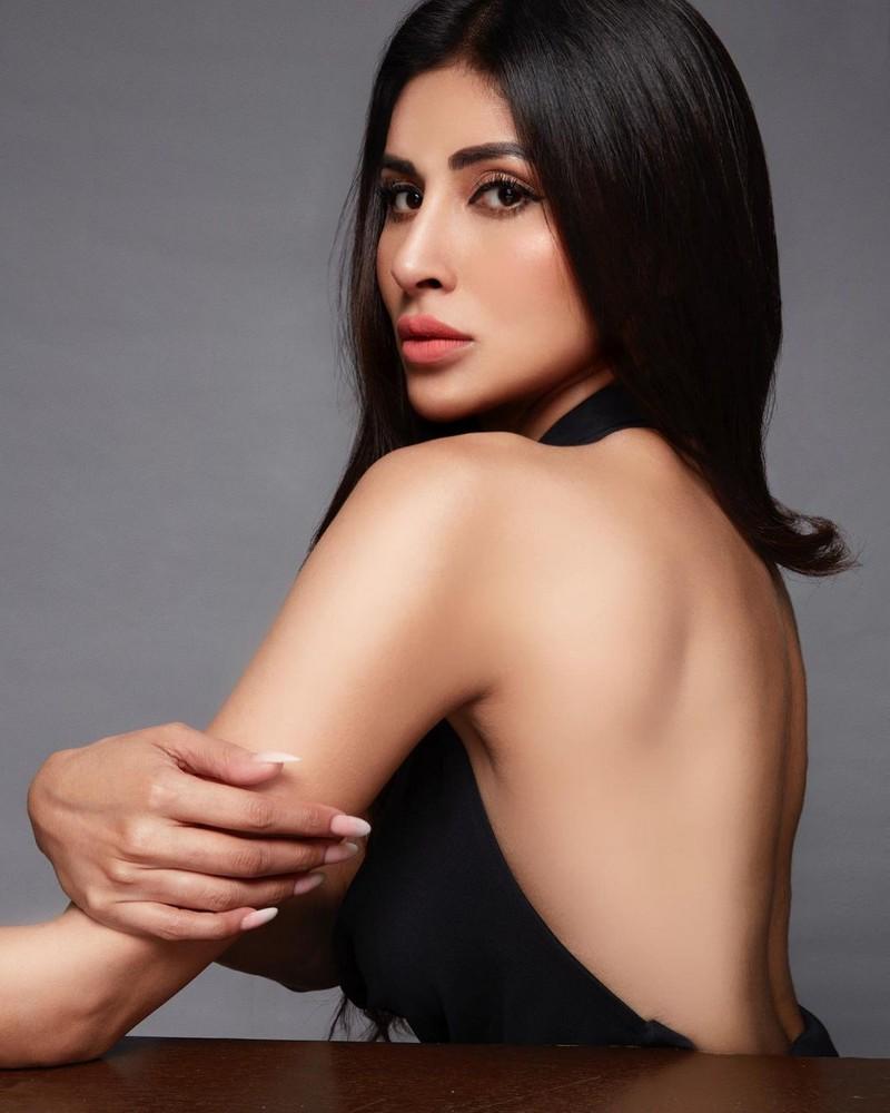 Mouni Roy 6
