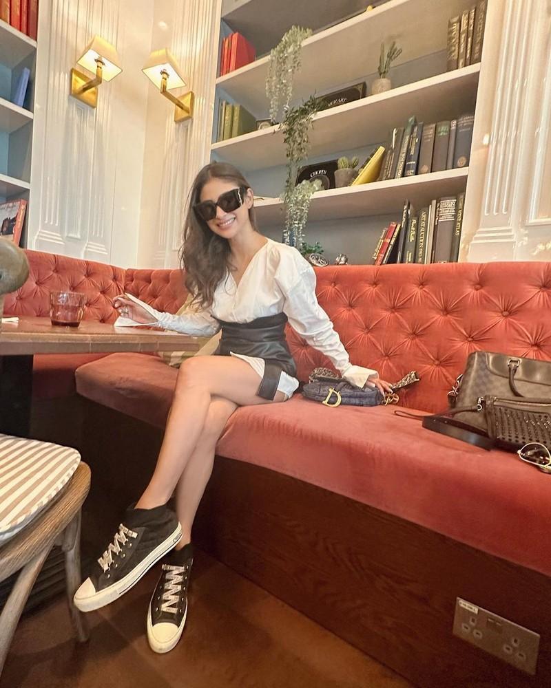 Mouni Roy 9