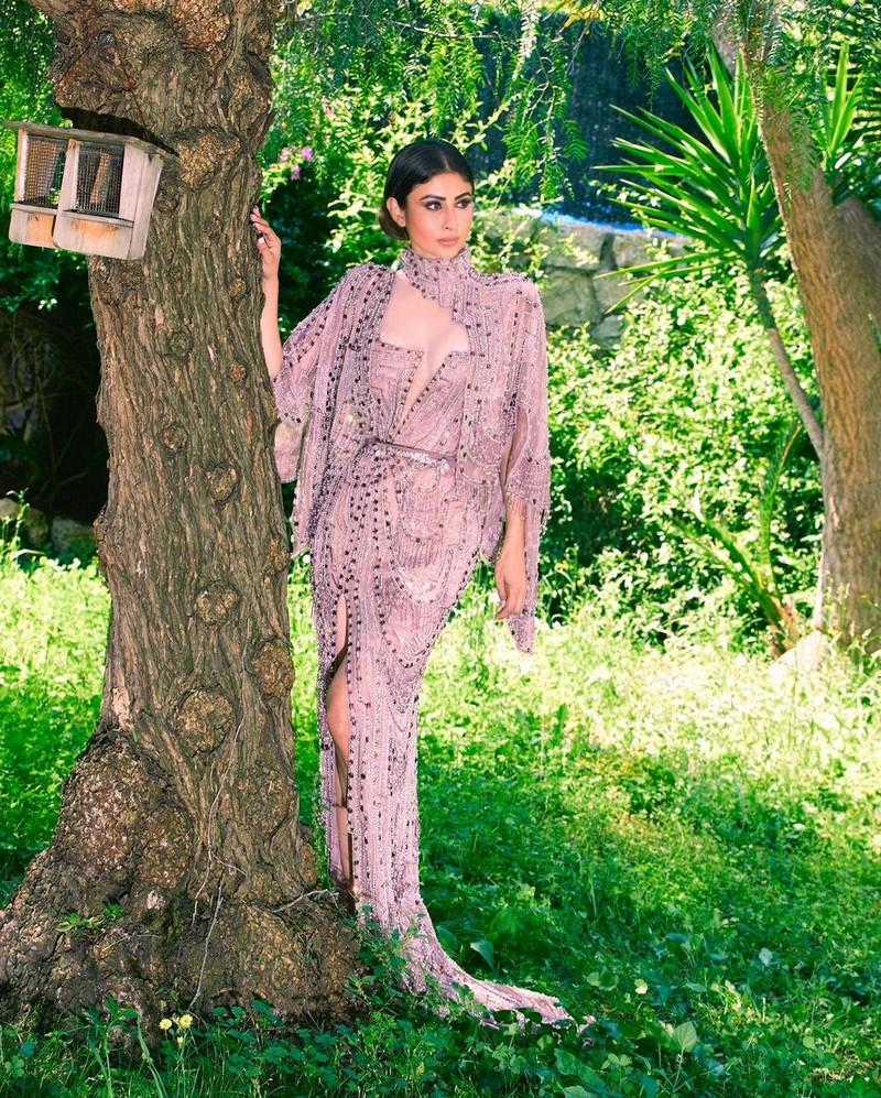 Mouni Roy 7