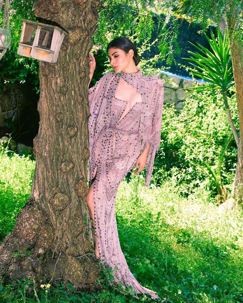 Mouni Roy 8