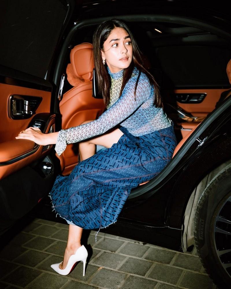 Mrunal Thakur 1