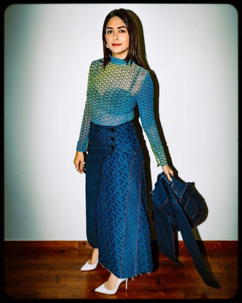 Mrunal Thakur 5