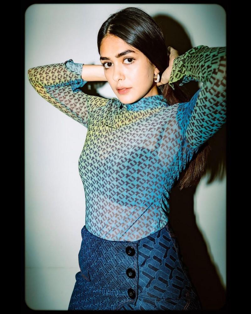 Mrunal Thakur 6