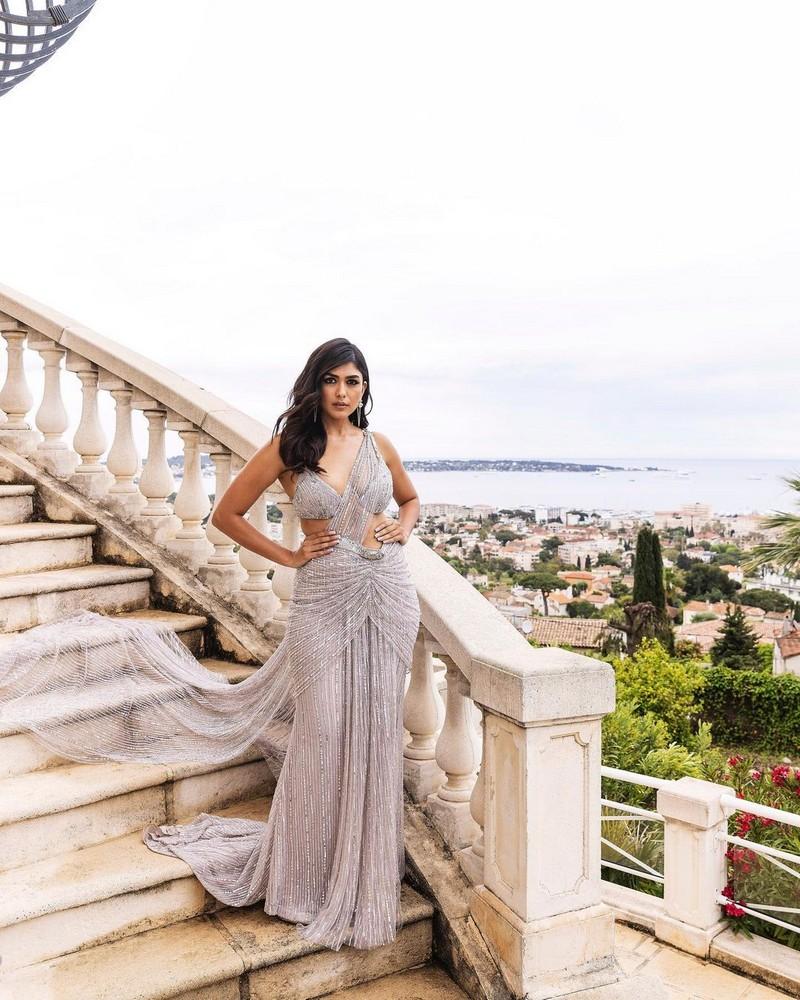 Mrunal Thakur 6
