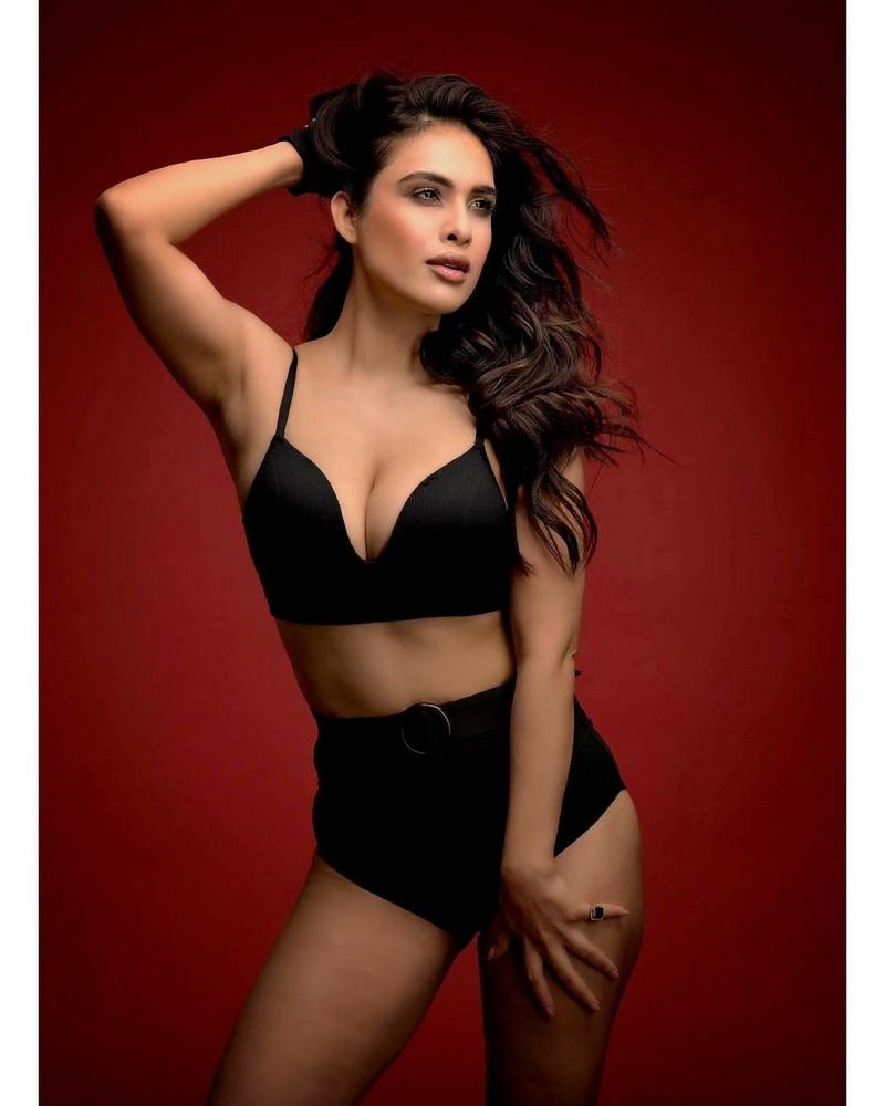 Nehhaa Malik 11