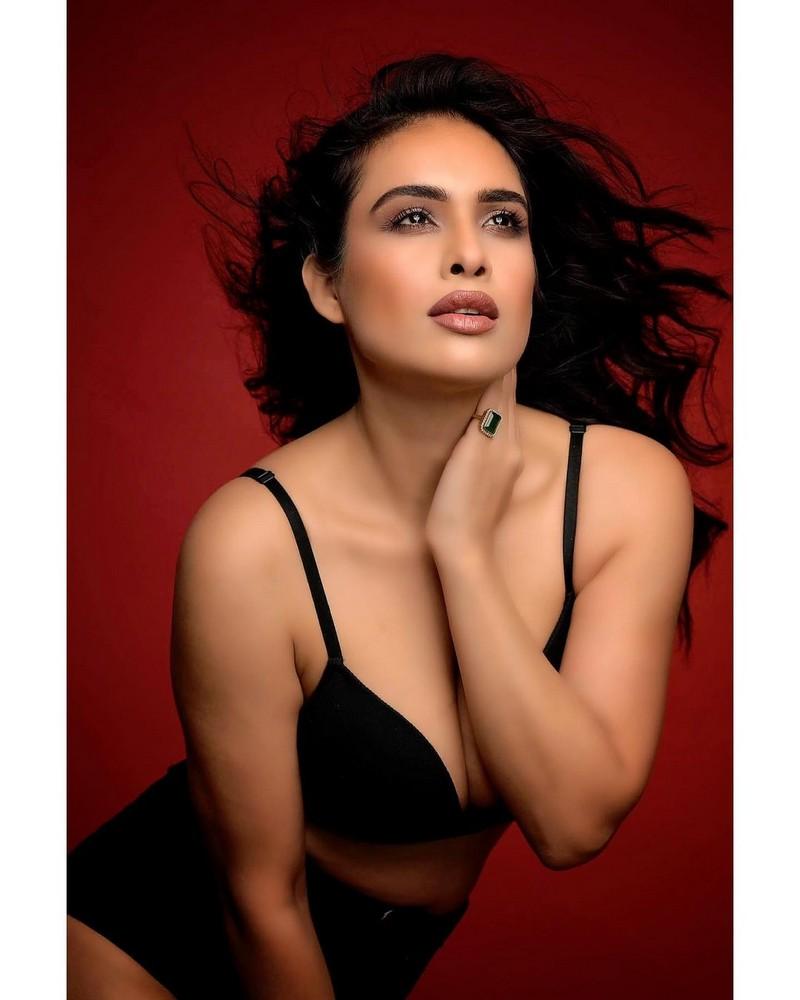 Nehhaa Malik 13