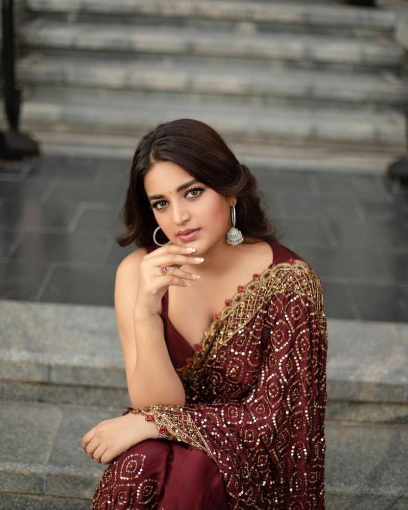 Nidhhi Agerwal 8