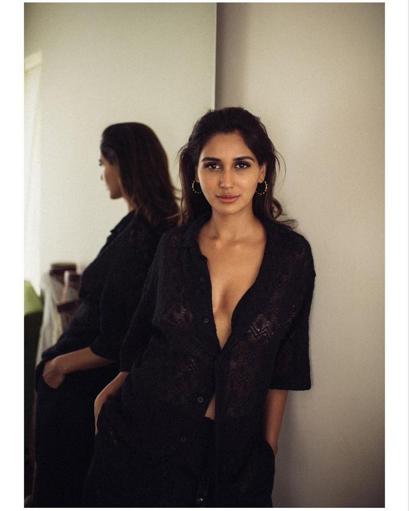 Nikita Dutta 7