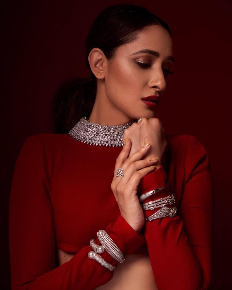 Pragya Jaiswal 4