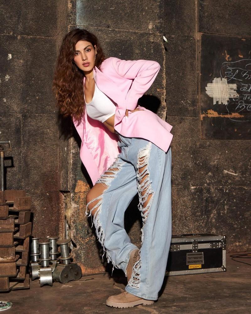 Rhea Chakraborty 1