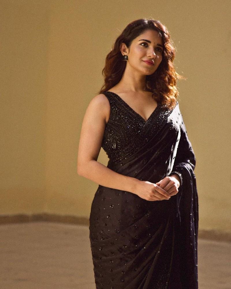 Ruhani Sharma 1