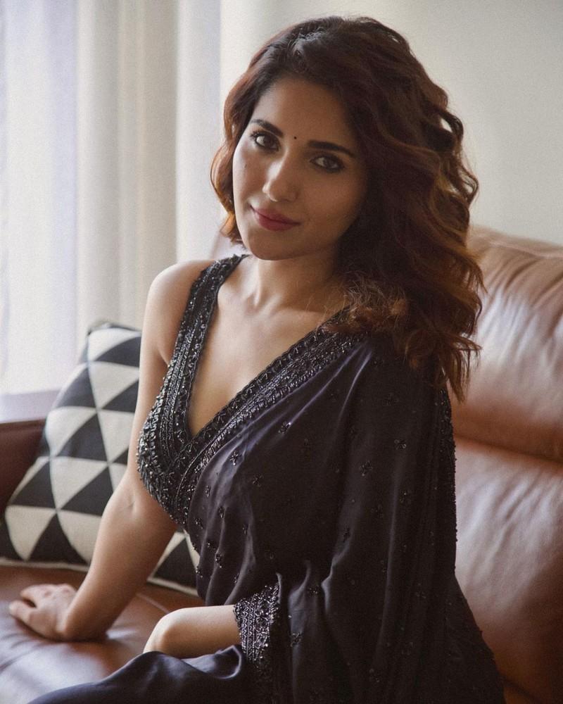 Ruhani Sharma 3