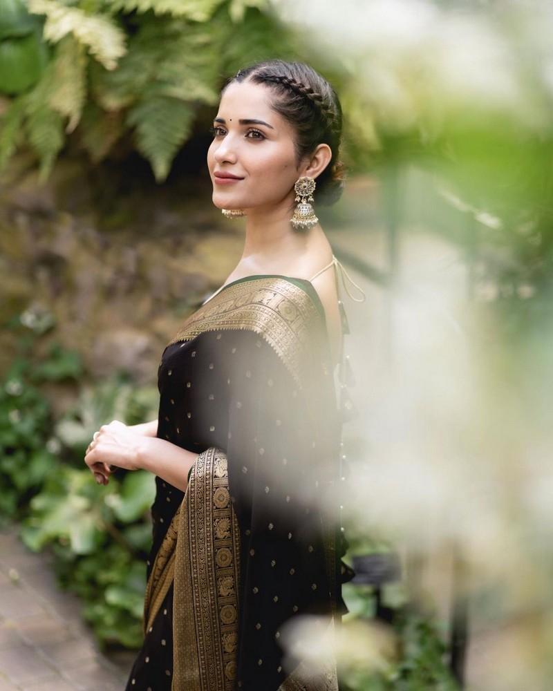 Ruhani Sharma 4