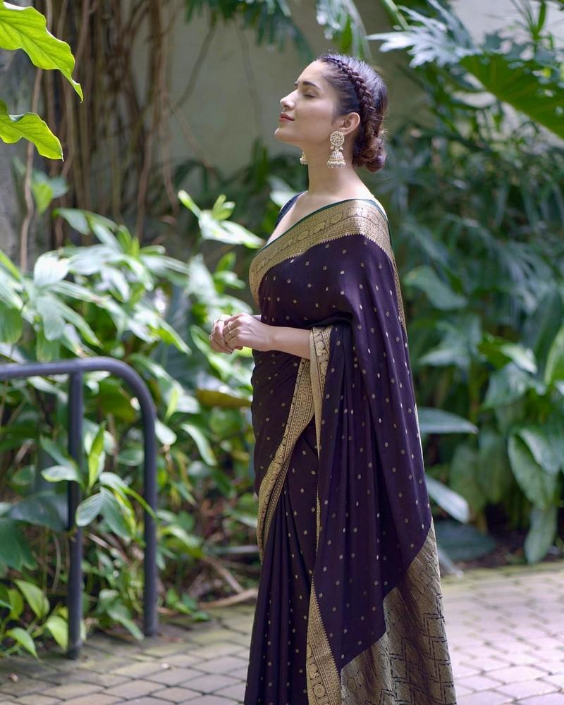 Ruhani Sharma 6