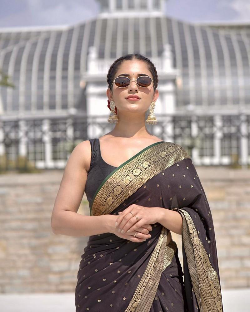 Ruhani Sharma 7
