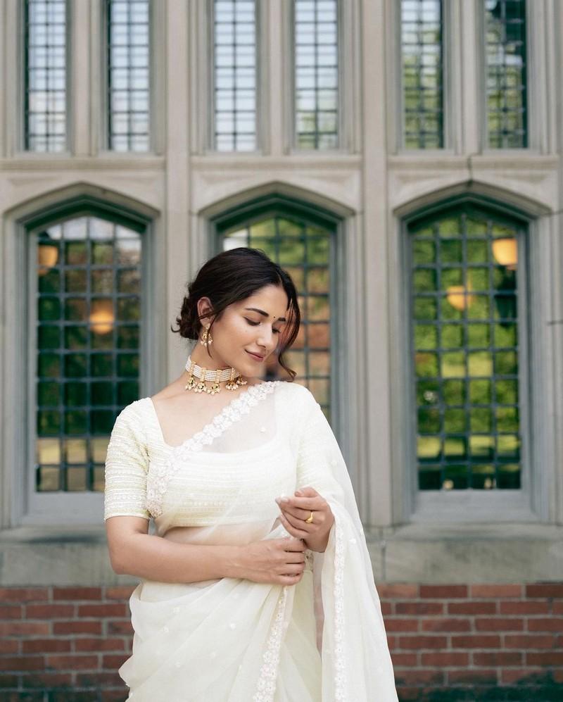 Ruhani Sharma 1