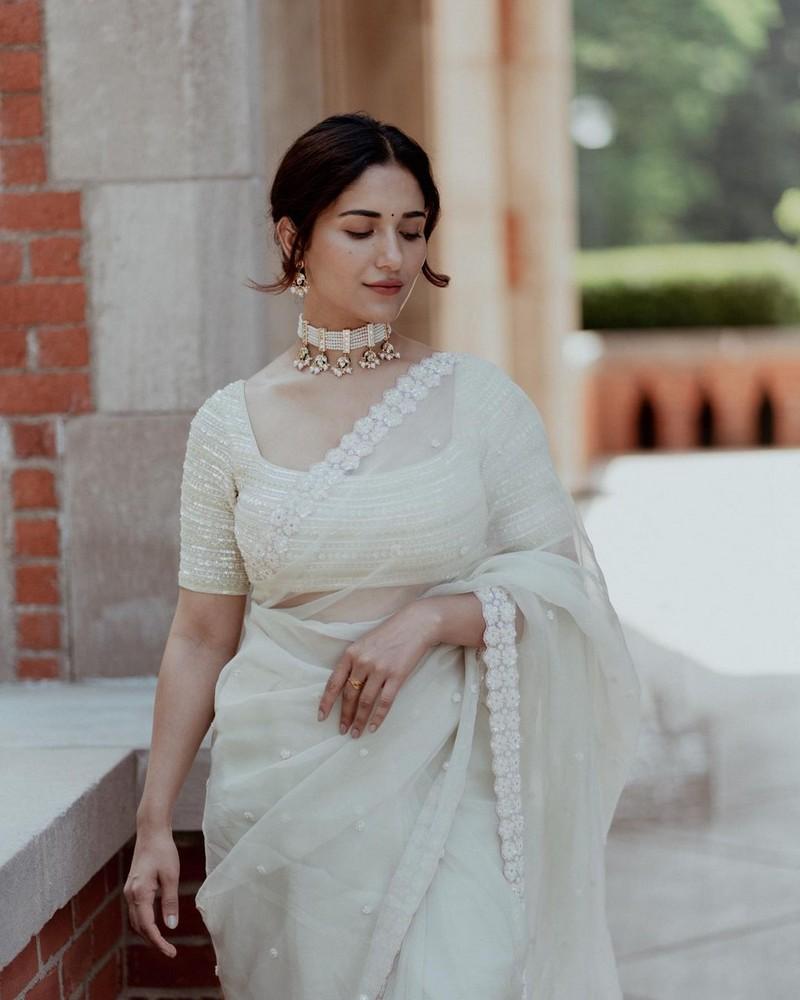 Ruhani Sharma 6