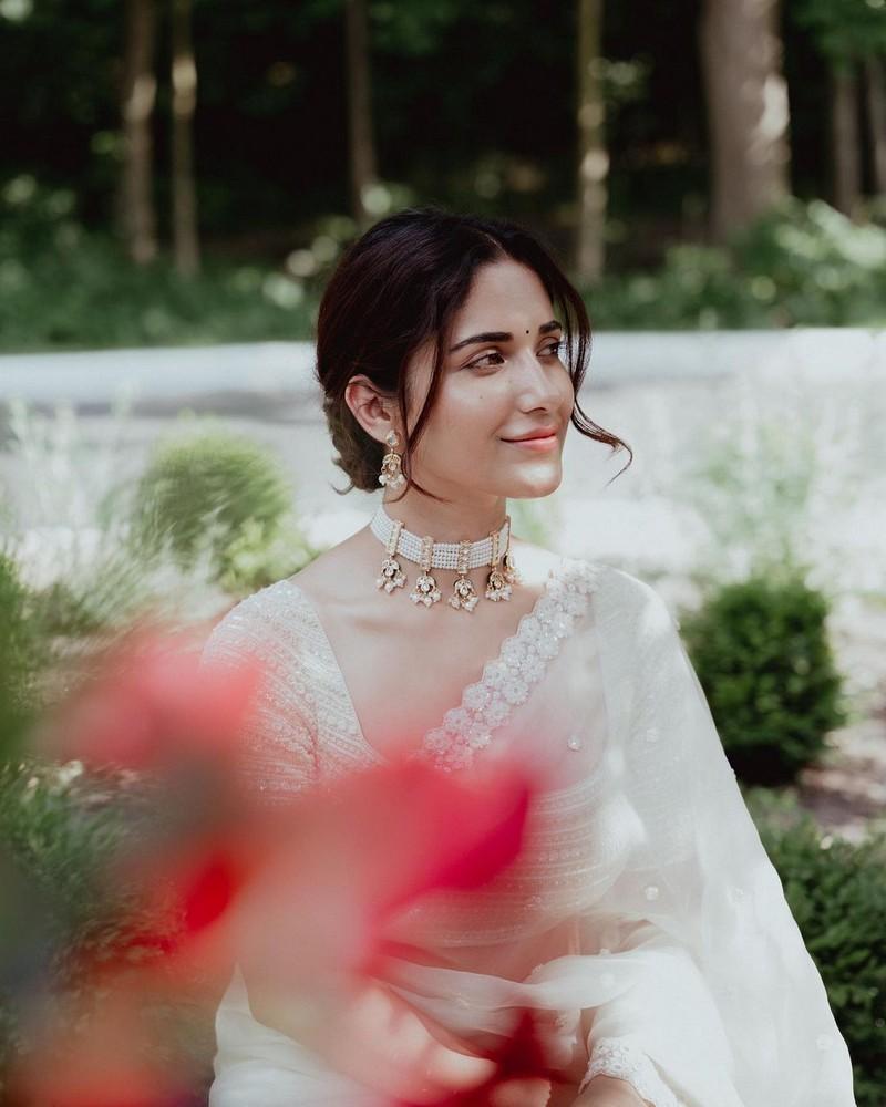 Ruhani Sharma 9