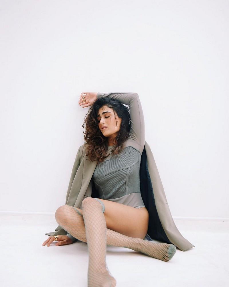 Shalini Pandey 7