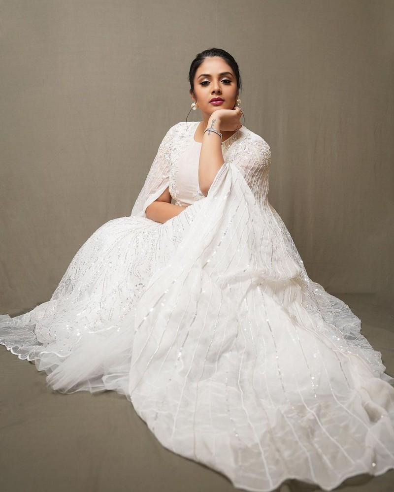 Sreemukhi 4