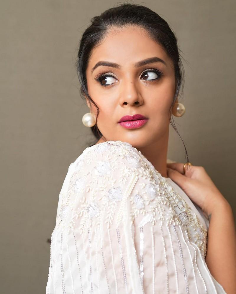 Sreemukhi 5