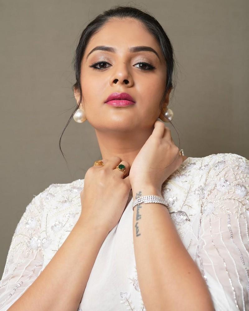 Sreemukhi 7