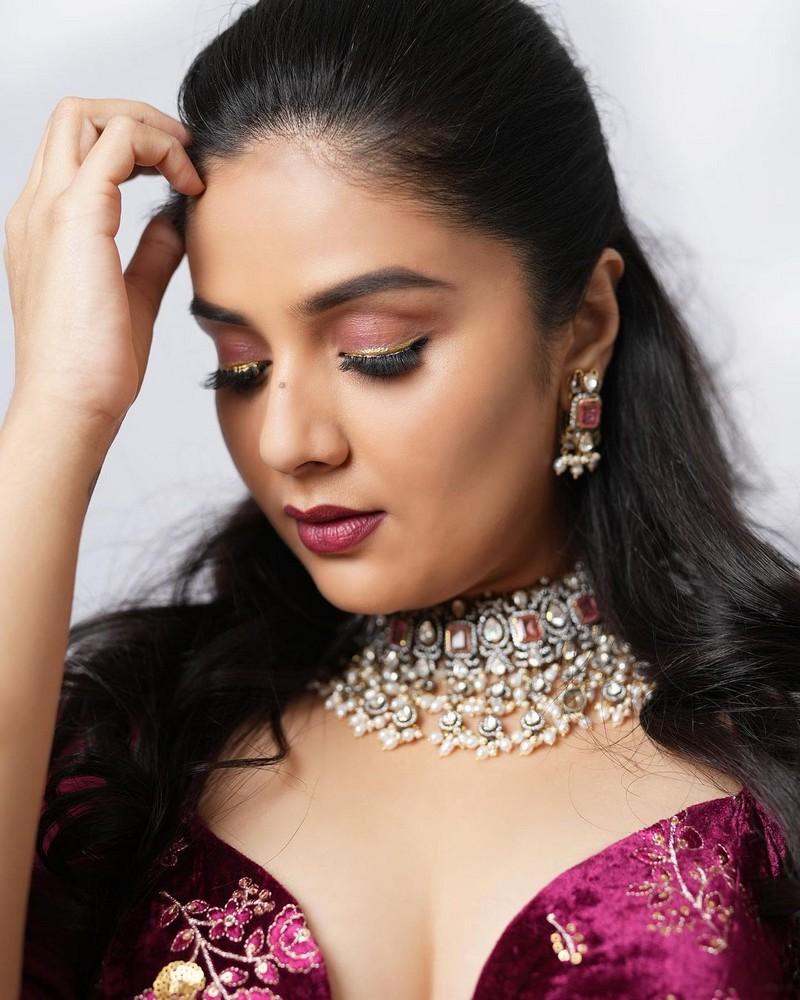 Sreemukhi 1