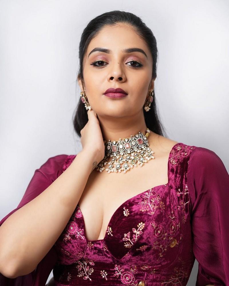 Sreemukhi 2
