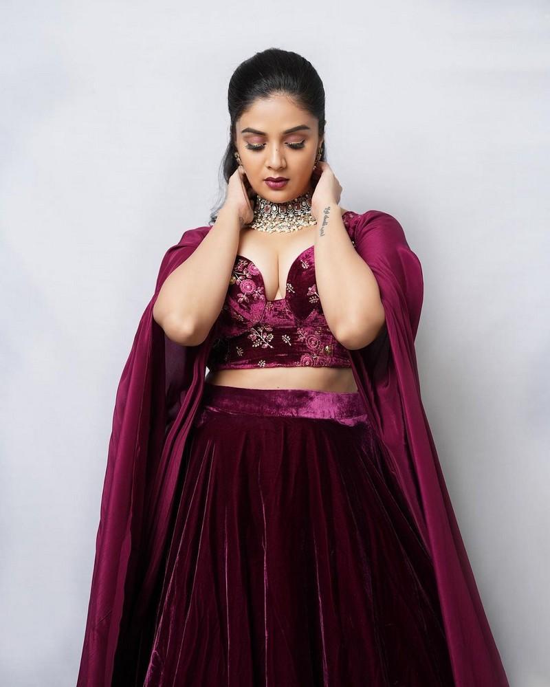 Sreemukhi 6