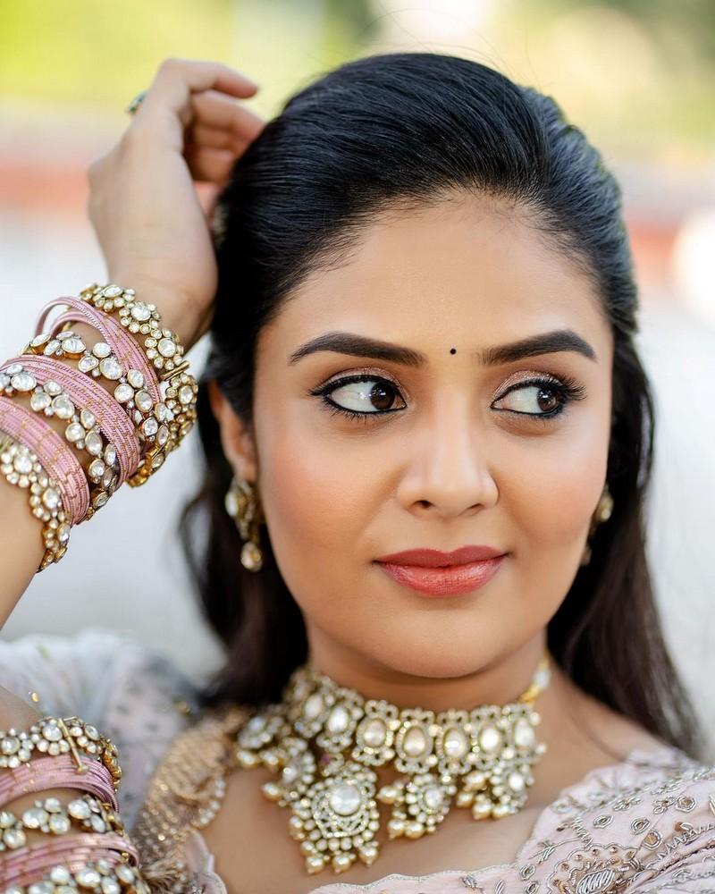 Sreemukhi 10