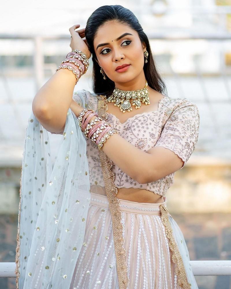 Sreemukhi 13