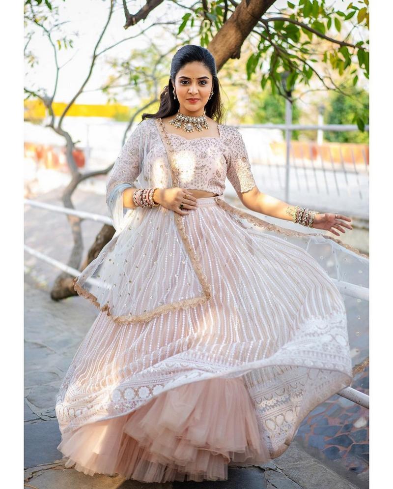 Sreemukhi 15