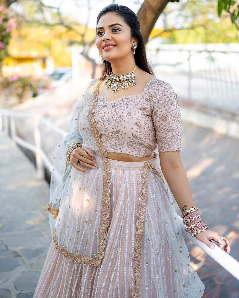 Sreemukhi 16