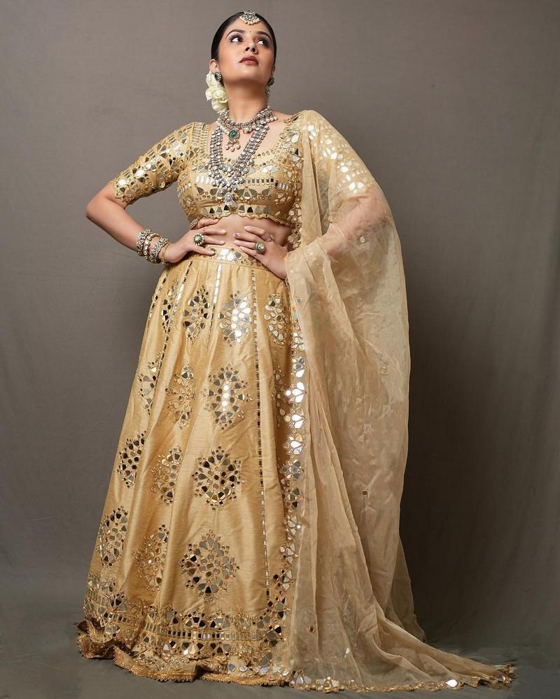 Sreemukhi 4