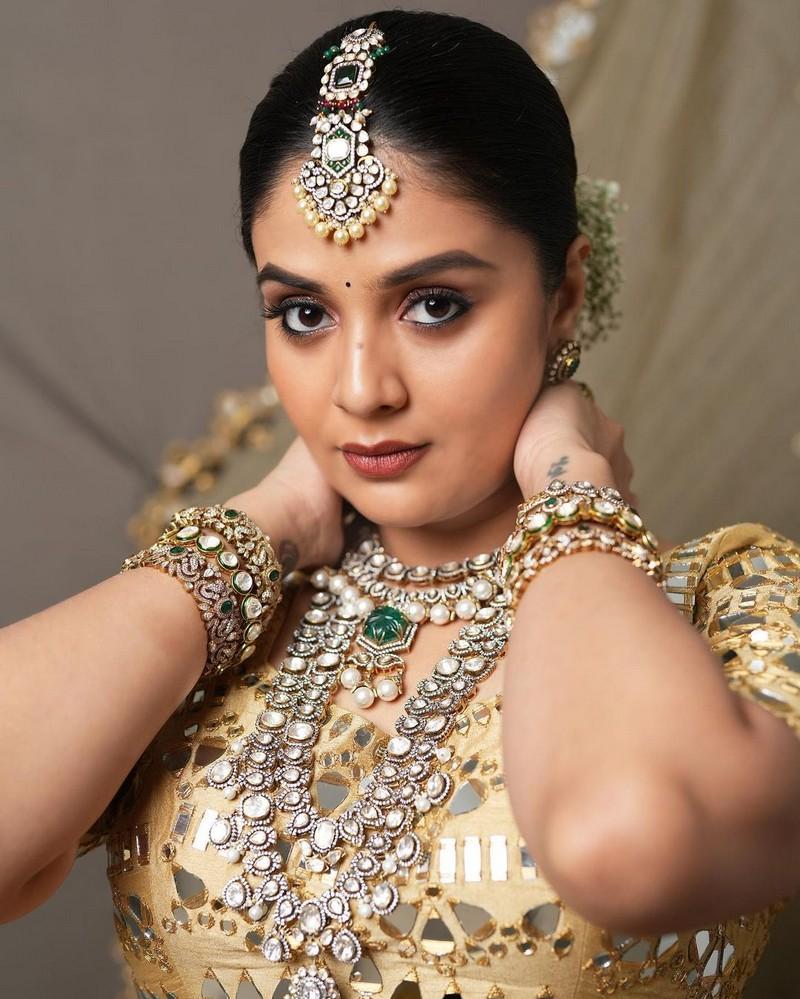 Sreemukhi 5